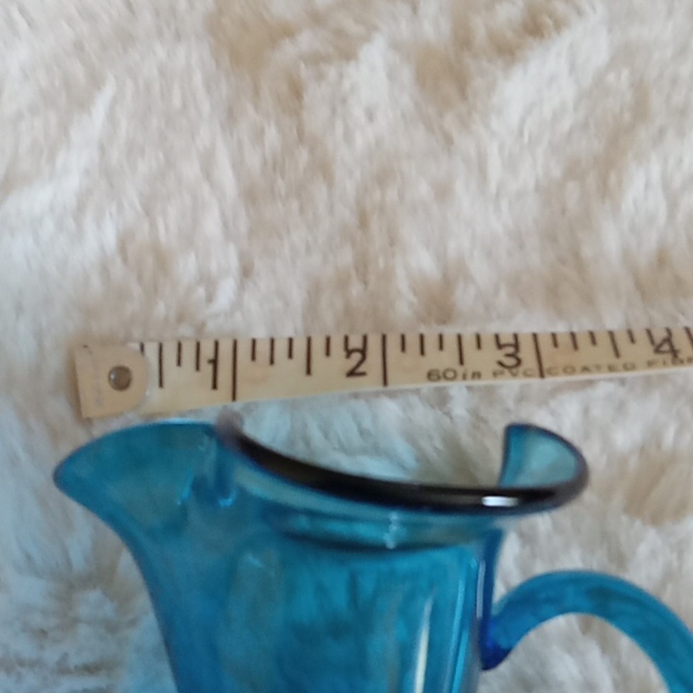 Lovely dark teal colored hand blown glass pitcher w 1 5/8" base,  4.5" tall - Picture 7 of 7